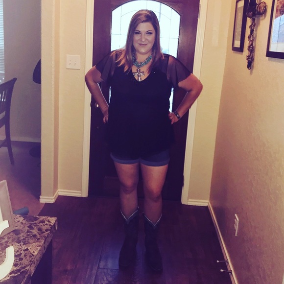 Meet your Posher, Nichole - Picture 3 of 4